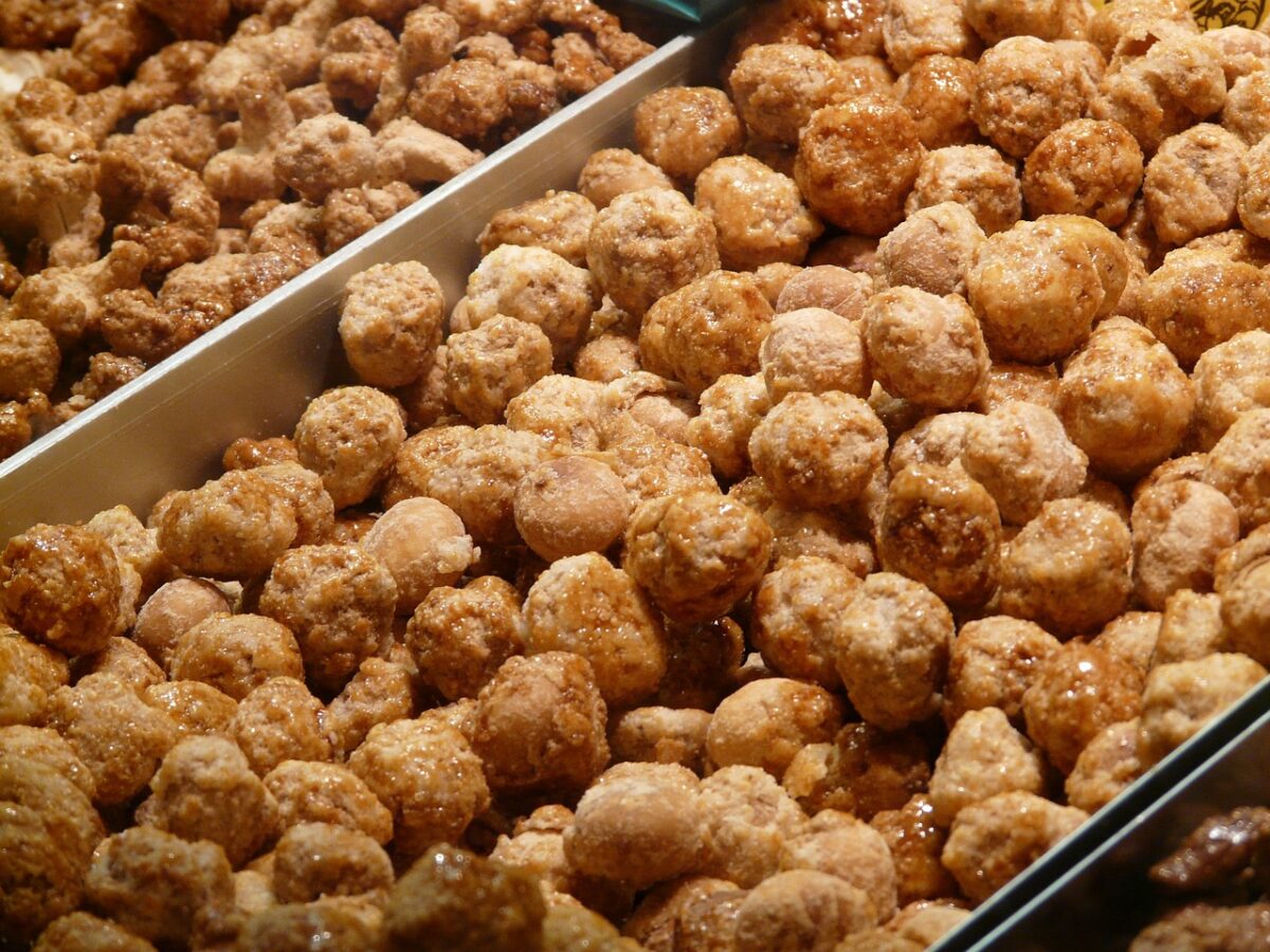Noci di Macadamia Tostate a Secco (con Aggiunta di Sale)