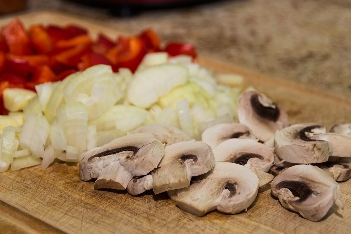 Stufato di Tonno con Zuppa di Funghi e Verdure