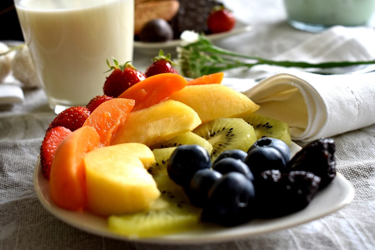 Macedonia di Frutta Tropicale (Ananas, Papaya, Banana e Guava, Solidi e Liquidi, Sciroppoata, in Scatola)