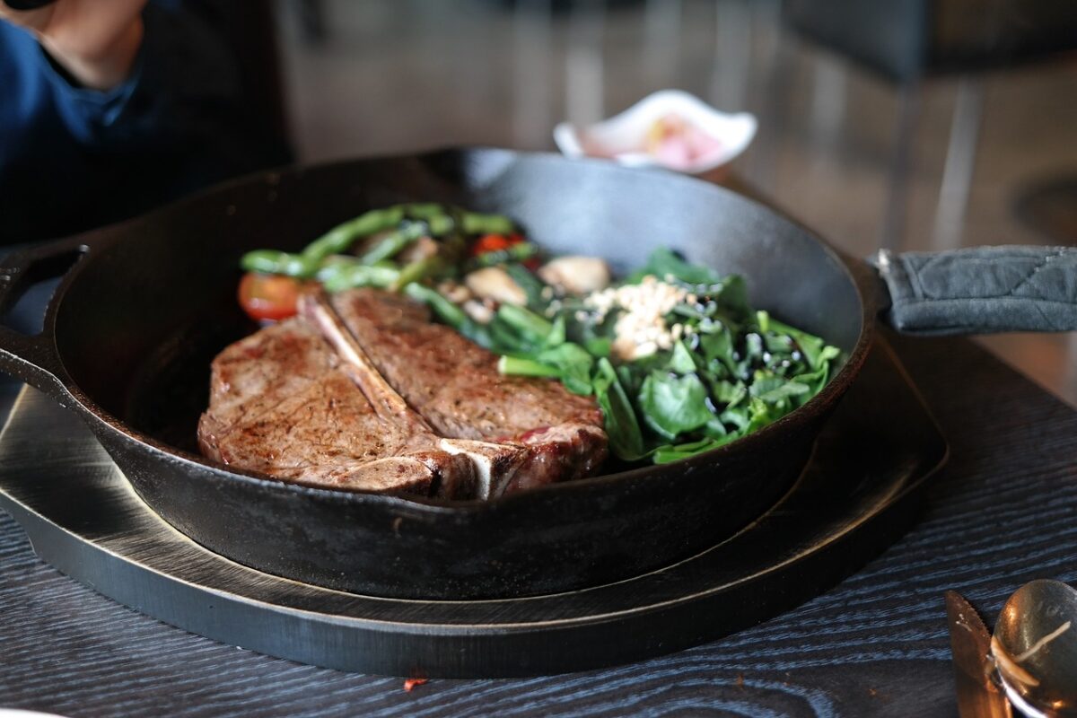 Bistecca di Manzo con L’osso (Tagliata con 0.5 cm di Grasso)