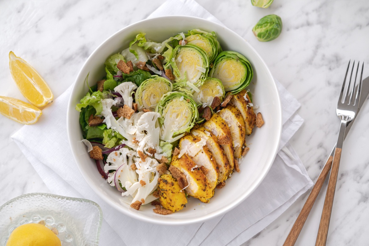 Insalata di pollo, noci e pecorino