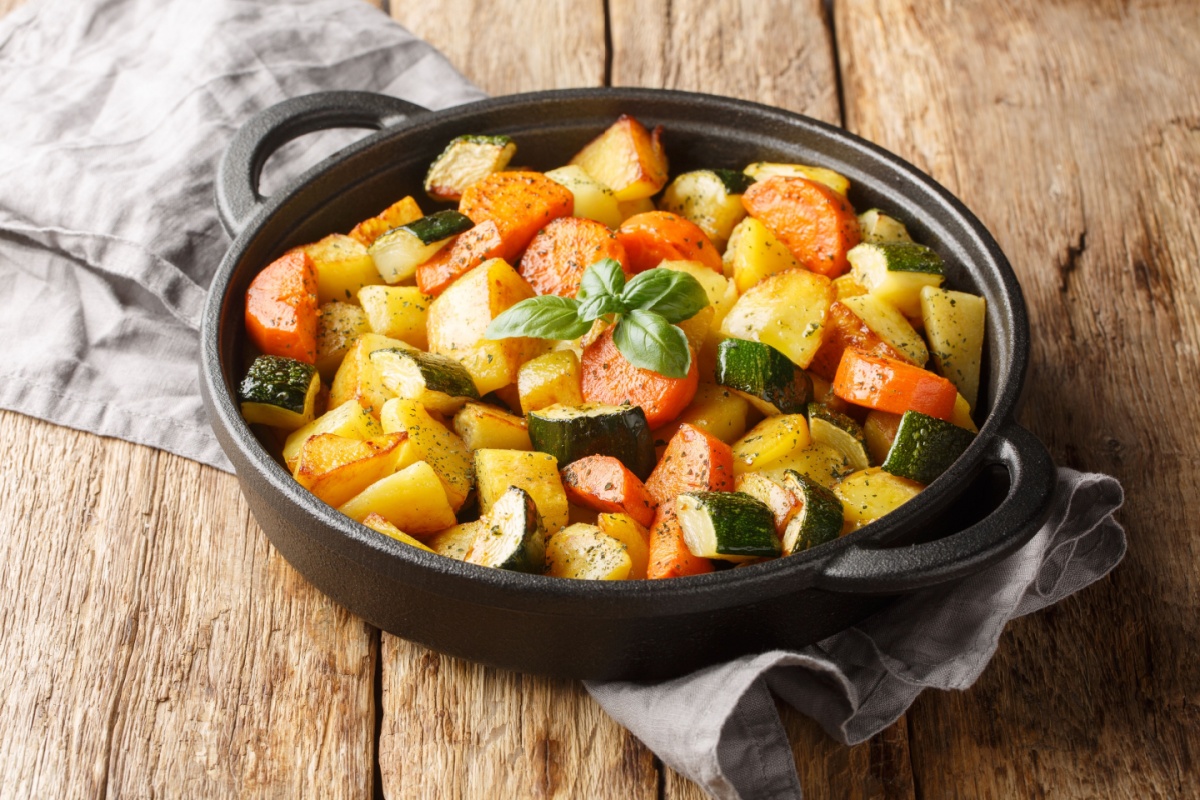 Patate e zucchine in padella