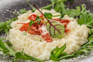 Risotto al caprino, bergamotto e aringa affumicata