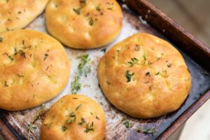 Focaccine senza glutine: soffici, dorate e profumatissime!