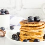Pancakes senza glutine ai mirtilli con Nutella: soffici e irresistibili