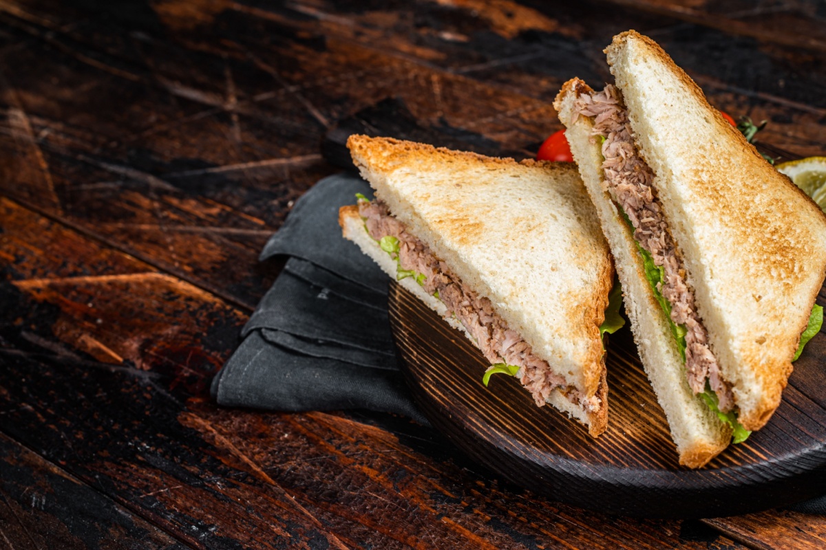 Sandwich senza glutine al tonno e formaggio: facile e gustoso Sandwich senza glutine al tonno e formaggio: facile e gustoso