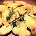 Patate arrosto con crema di yogurt alla paprica (senza glutine)