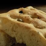 Focaccia saracena con barbabietola, mela verde e rucola