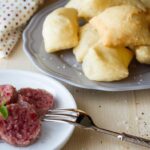 Gnocco fritto con ghirlanda di salumi
