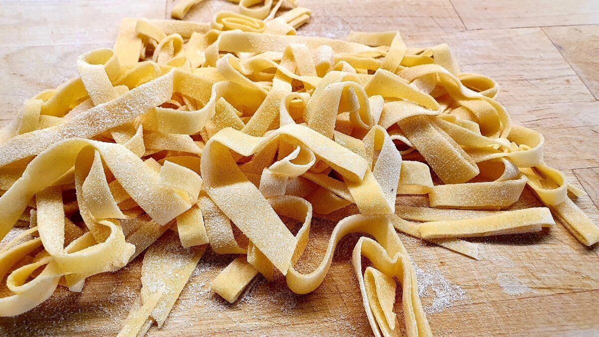 Tagliatelle glutenfree fatte in casa con ragù di coniglio