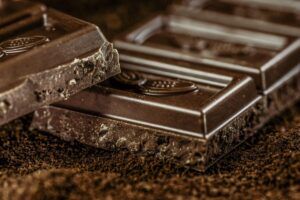 Cioccolato fondente alla frutta secca