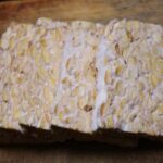 Tempeh glassato con carote e fagiolini
