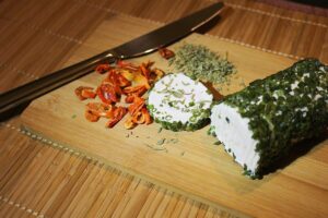 Palline al Formaggio con Pistacchi e Rose