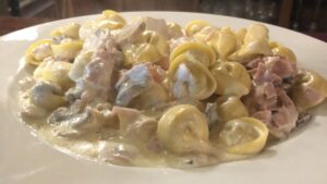 Gnocchi al forno alla boscaiola con porcini e salsiccia gluten free